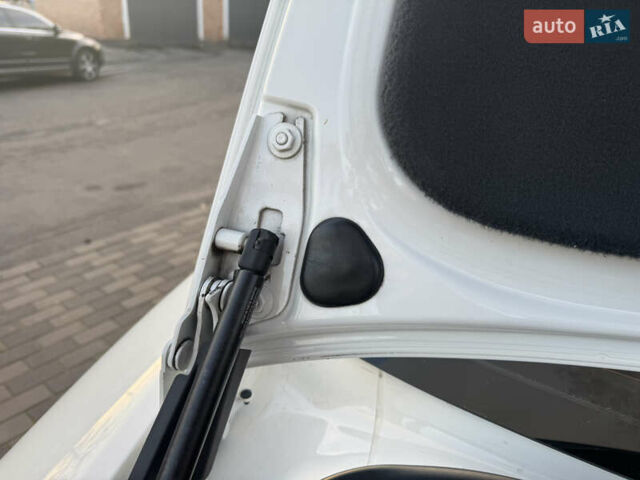 Белый Ауди А6, объемом двигателя 3.12 л и пробегом 265 тыс. км за 7500 $, фото 29 на Automoto.ua