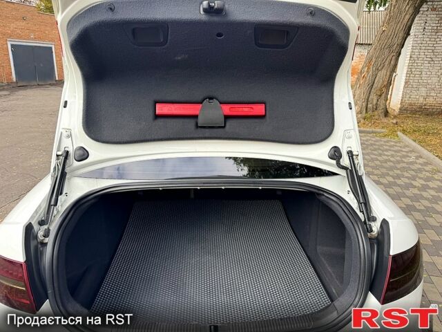 Белый Ауди А6, объемом двигателя 3.1 л и пробегом 223 тыс. км за 7950 $, фото 5 на Automoto.ua