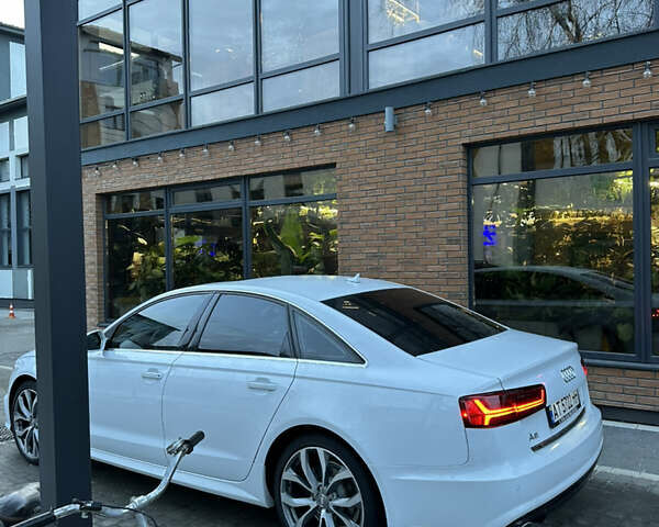 Білий Ауді А6, об'ємом двигуна 2 л та пробігом 240 тис. км за 12500 $, фото 4 на Automoto.ua