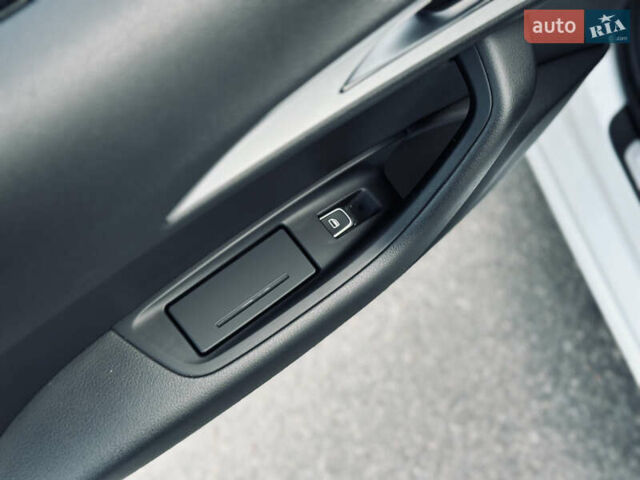 Білий Ауді А6, об'ємом двигуна 1.98 л та пробігом 270 тис. км за 12999 $, фото 14 на Automoto.ua