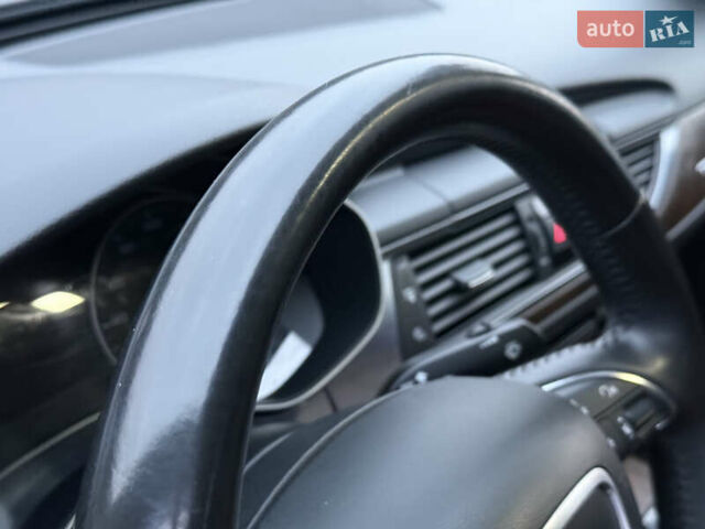Білий Ауді А6, об'ємом двигуна 2 л та пробігом 135 тис. км за 12950 $, фото 34 на Automoto.ua