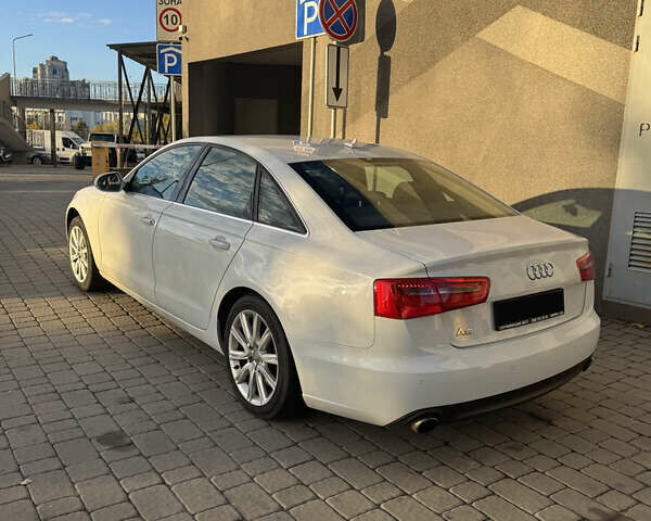 Белый Ауди А6, объемом двигателя 1.98 л и пробегом 178 тыс. км за 14000 $, фото 3 на Automoto.ua