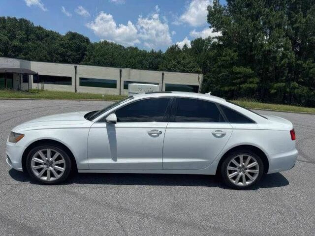 Белый Ауди А6, объемом двигателя 2 л и пробегом 129 тыс. км за 3400 $, фото 3 на Automoto.ua