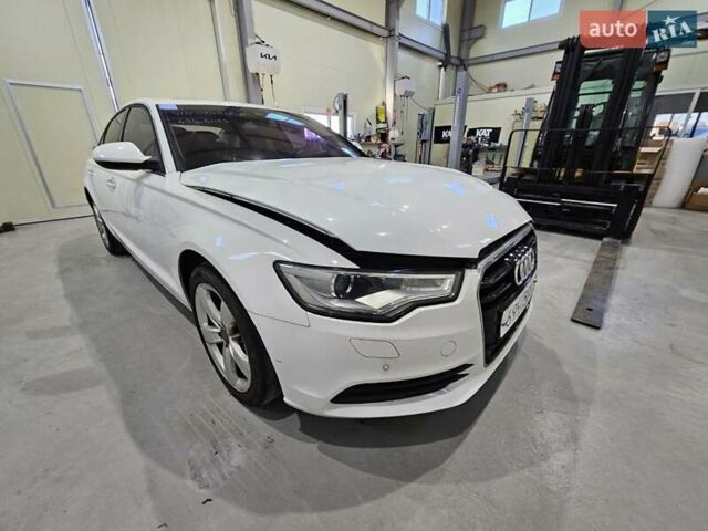 Білий Ауді А6, об'ємом двигуна 2 л та пробігом 42 тис. км за 13000 $, фото 6 на Automoto.ua