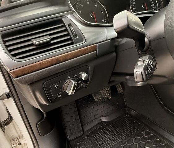 Белый Ауди А6, объемом двигателя 3 л и пробегом 165 тыс. км за 13500 $, фото 7 на Automoto.ua