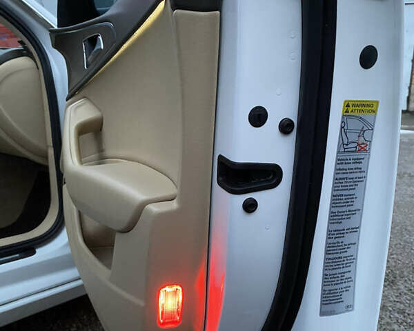 Білий Ауді А6, об'ємом двигуна 2 л та пробігом 235 тис. км за 13500 $, фото 40 на Automoto.ua