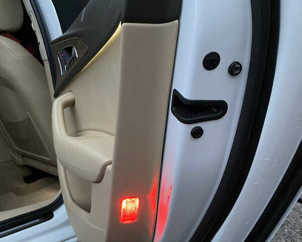 Білий Ауді А6, об'ємом двигуна 2 л та пробігом 235 тис. км за 13500 $, фото 41 на Automoto.ua