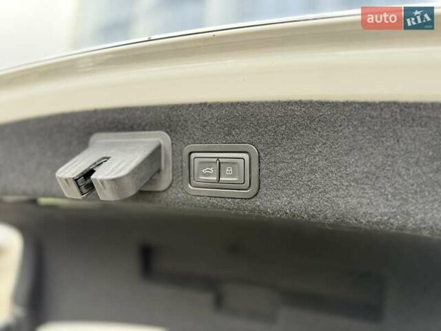 Белый Ауди А6, объемом двигателя 3 л и пробегом 243 тыс. км за 17600 $, фото 4 на Automoto.ua