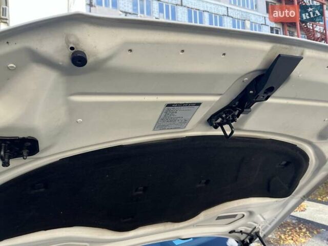 Білий Ауді А6, об'ємом двигуна 2.97 л та пробігом 197 тис. км за 33000 $, фото 4 на Automoto.ua