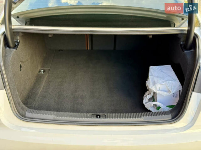 Белый Ауди А6, объемом двигателя 1.98 л и пробегом 194 тыс. км за 15300 $, фото 8 на Automoto.ua