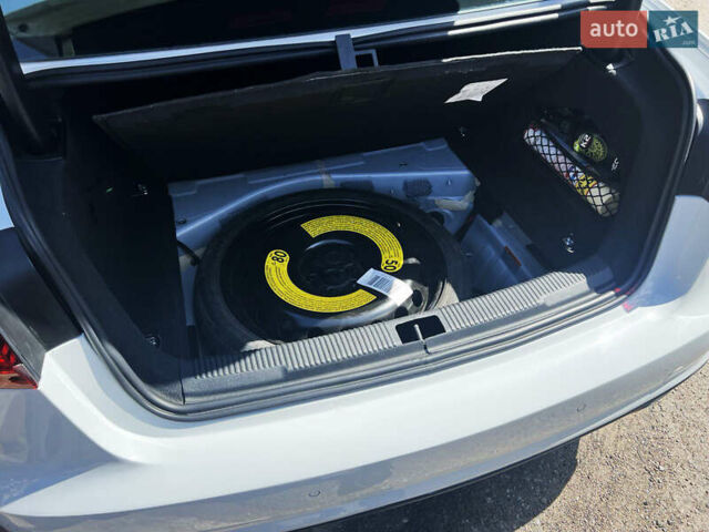 Белый Ауди А6, объемом двигателя 2 л и пробегом 126 тыс. км за 25500 $, фото 17 на Automoto.ua