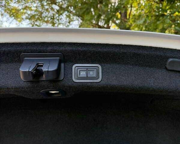 Белый Ауди А6, объемом двигателя 3 л и пробегом 38 тыс. км за 53500 $, фото 11 на Automoto.ua