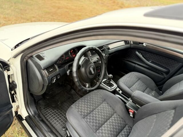 Белый Ауди А6, объемом двигателя 2.5 л и пробегом 300 тыс. км за 1650 $, фото 8 на Automoto.ua