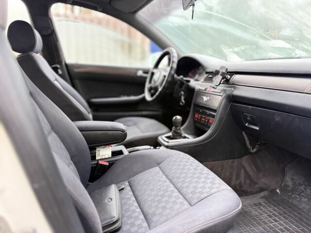 Белый Ауди А6, объемом двигателя 2.5 л и пробегом 300 тыс. км за 1650 $, фото 11 на Automoto.ua