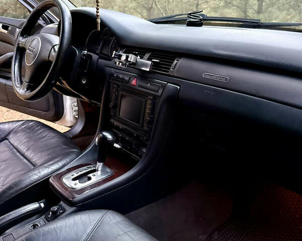 Белый Ауди А6, объемом двигателя 2.5 л и пробегом 255 тыс. км за 4700 $, фото 15 на Automoto.ua