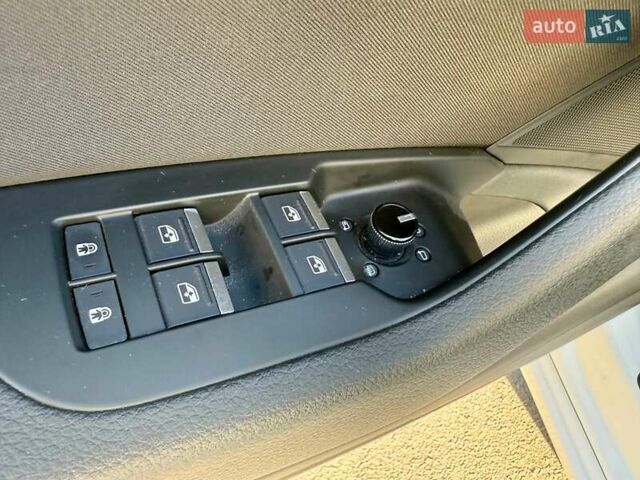 Белый Ауди А6, объемом двигателя 1.97 л и пробегом 160 тыс. км за 35000 $, фото 40 на Automoto.ua