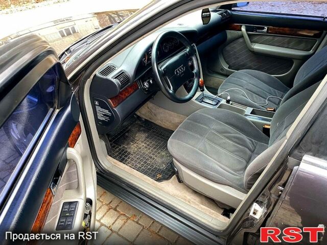 Черный Ауди А6, объемом двигателя 2.6 л и пробегом 350 тыс. км за 3500 $, фото 6 на Automoto.ua