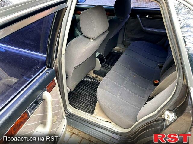 Черный Ауди А6, объемом двигателя 2.6 л и пробегом 350 тыс. км за 3500 $, фото 7 на Automoto.ua