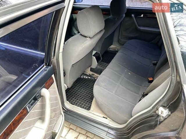 Черный Ауди А6, объемом двигателя 2.6 л и пробегом 350 тыс. км за 3500 $, фото 7 на Automoto.ua