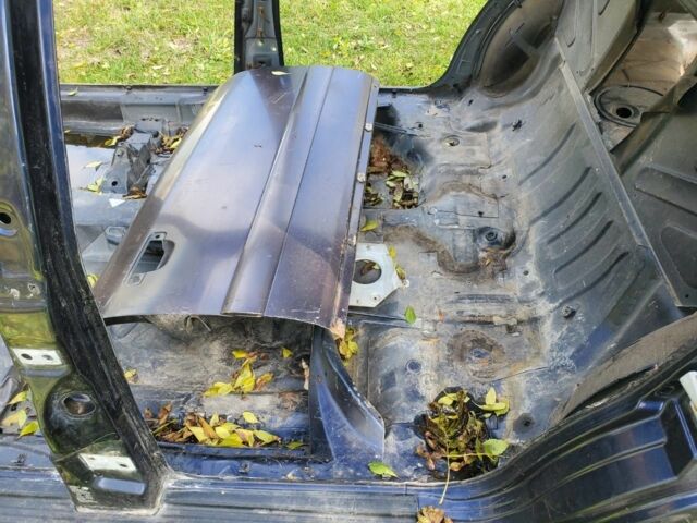 Черный Ауди А6, объемом двигателя 2.8 л и пробегом 380 тыс. км за 300 $, фото 7 на Automoto.ua