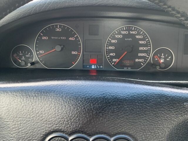 Черный Ауди А6, объемом двигателя 2.5 л и пробегом 420 тыс. км за 3300 $, фото 7 на Automoto.ua