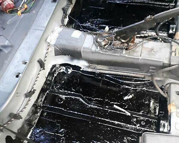 Черный Ауди А6, объемом двигателя 1.9 л и пробегом 400 тыс. км за 5000 $, фото 4 на Automoto.ua