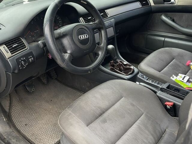 Черный Ауди А6, объемом двигателя 2.5 л и пробегом 300 тыс. км за 1450 $, фото 4 на Automoto.ua