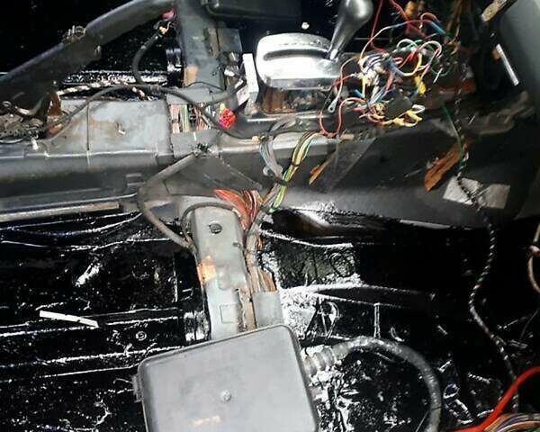 Черный Ауди А6, объемом двигателя 1.9 л и пробегом 400 тыс. км за 5000 $, фото 5 на Automoto.ua