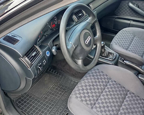 Черный Ауди А6, объемом двигателя 1.8 л и пробегом 220 тыс. км за 5600 $, фото 9 на Automoto.ua