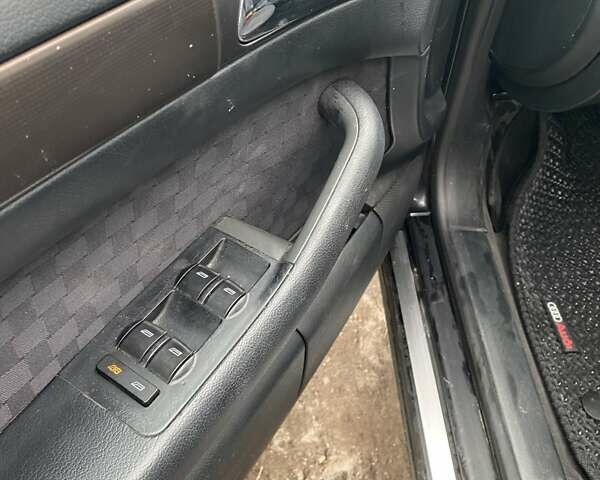 Черный Ауди А6, объемом двигателя 2.5 л и пробегом 300 тыс. км за 3000 $, фото 7 на Automoto.ua