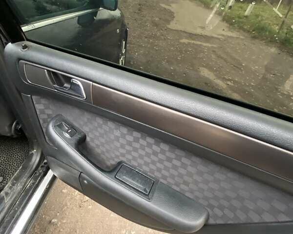 Черный Ауди А6, объемом двигателя 2.5 л и пробегом 300 тыс. км за 3000 $, фото 9 на Automoto.ua