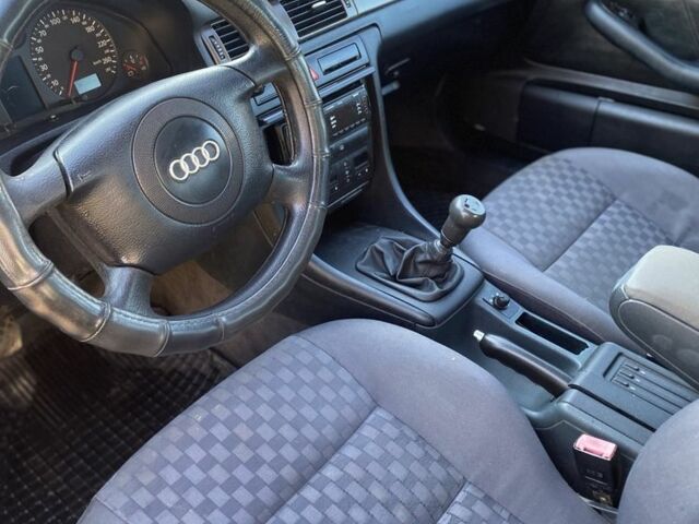 Черный Ауди А6, объемом двигателя 2.4 л и пробегом 262 тыс. км за 3000 $, фото 17 на Automoto.ua