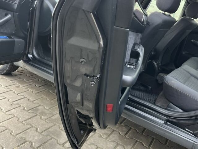 Черный Ауди А6, объемом двигателя 1.8 л и пробегом 369 тыс. км за 3700 $, фото 6 на Automoto.ua