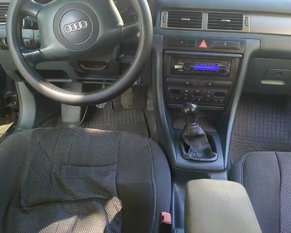 Черный Ауди А6, объемом двигателя 1.78 л и пробегом 253 тыс. км за 4500 $, фото 12 на Automoto.ua