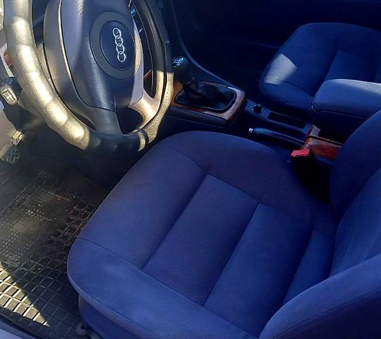 Черный Ауди А6, объемом двигателя 1.8 л и пробегом 300 тыс. км за 4500 $, фото 7 на Automoto.ua