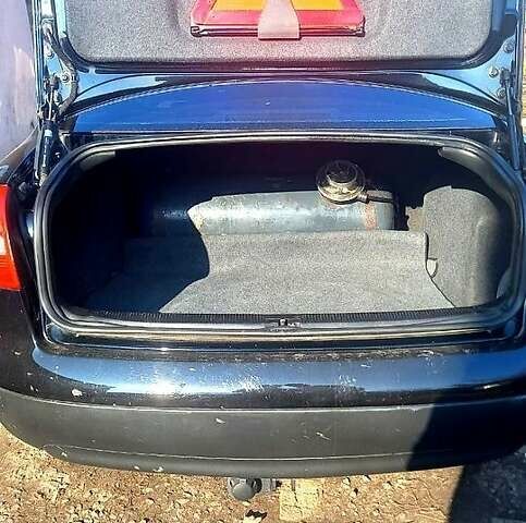 Черный Ауди А6, объемом двигателя 1.8 л и пробегом 300 тыс. км за 4500 $, фото 3 на Automoto.ua