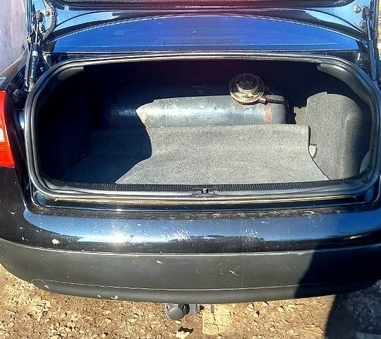 Черный Ауди А6, объемом двигателя 1.8 л и пробегом 300 тыс. км за 4500 $, фото 5 на Automoto.ua