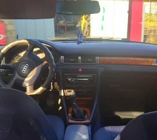 Черный Ауди А6, объемом двигателя 1.8 л и пробегом 300 тыс. км за 4500 $, фото 6 на Automoto.ua