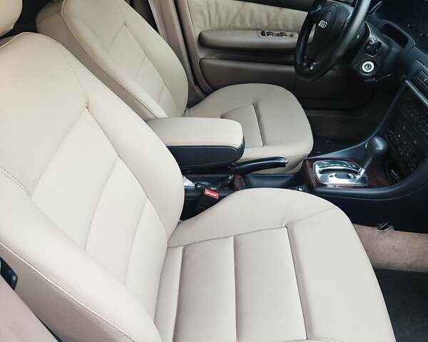 Черный Ауди А6, объемом двигателя 1.8 л и пробегом 350 тыс. км за 5200 $, фото 9 на Automoto.ua