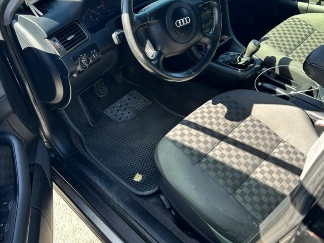 Черный Ауди А6, объемом двигателя 1.8 л и пробегом 320 тыс. км за 5200 $, фото 2 на Automoto.ua