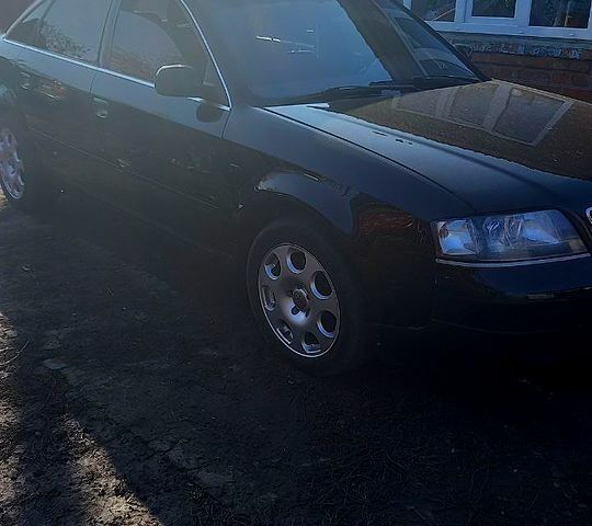 Черный Ауди А6, объемом двигателя 1.8 л и пробегом 300 тыс. км за 4500 $, фото 1 на Automoto.ua