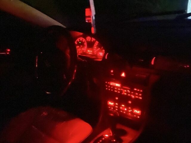 Черный Ауди А6, объемом двигателя 2.4 л и пробегом 300 тыс. км за 3499 $, фото 5 на Automoto.ua