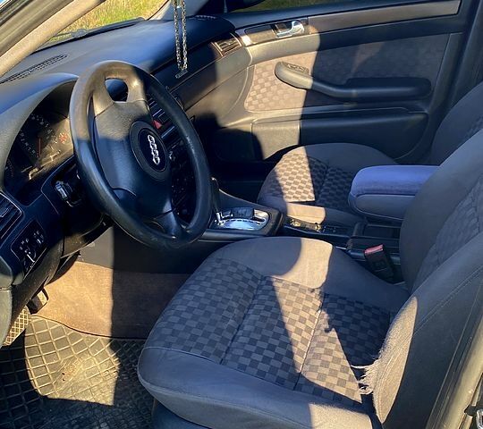 Черный Ауди А6, объемом двигателя 2.5 л и пробегом 370 тыс. км за 4500 $, фото 6 на Automoto.ua