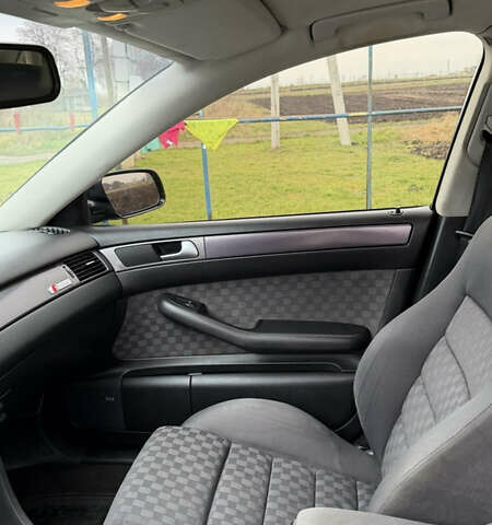 Черный Ауди А6, объемом двигателя 2.5 л и пробегом 344 тыс. км за 5300 $, фото 7 на Automoto.ua