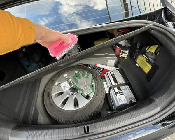 Ауді А6 2007 у Хмельницькому на Automoto.ua Чорний Ауді А6, об'ємом двигуна 2 л та пробігом 331 тис. км за 8850 $, фото 26 на Automoto.ua
