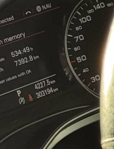 Черный Ауди А6, объемом двигателя 2.97 л и пробегом 304 тыс. км за 13500 $, фото 7 на Automoto.ua