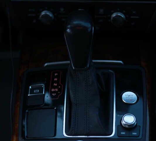 Чорний Ауді А6, об'ємом двигуна 3 л та пробігом 240 тис. км за 13999 $, фото 3 на Automoto.ua