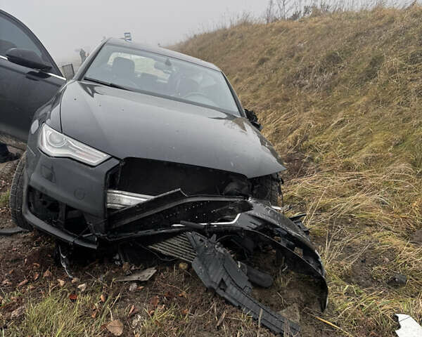 Черный Ауди А6, объемом двигателя 1.98 л и пробегом 120 тыс. км за 8000 $, фото 4 на Automoto.ua