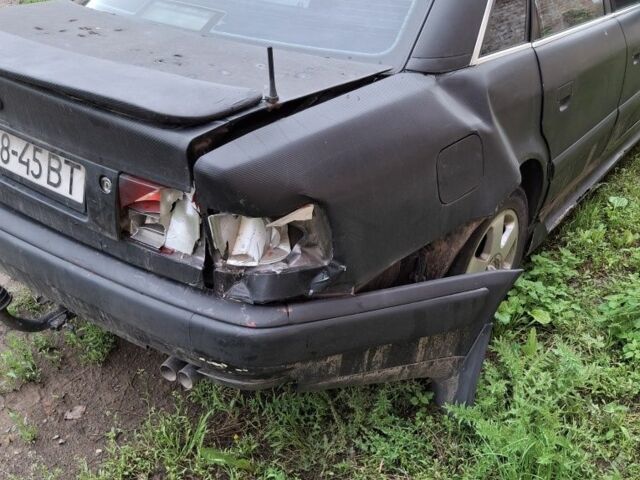 Черный Ауди А6, объемом двигателя 2.5 л и пробегом 230 тыс. км за 1200 $, фото 2 на Automoto.ua