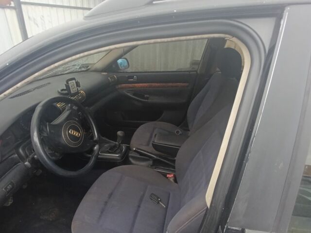 Черный Ауди А6, объемом двигателя 2 л и пробегом 111 тыс. км за 900 $, фото 4 на Automoto.ua